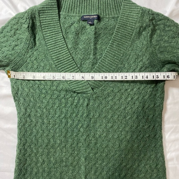 Banana Republic Green V-neck Cardigan - Picture 5 of 6